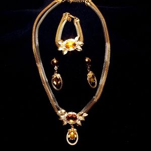 Beautiful Necklace Set for a party